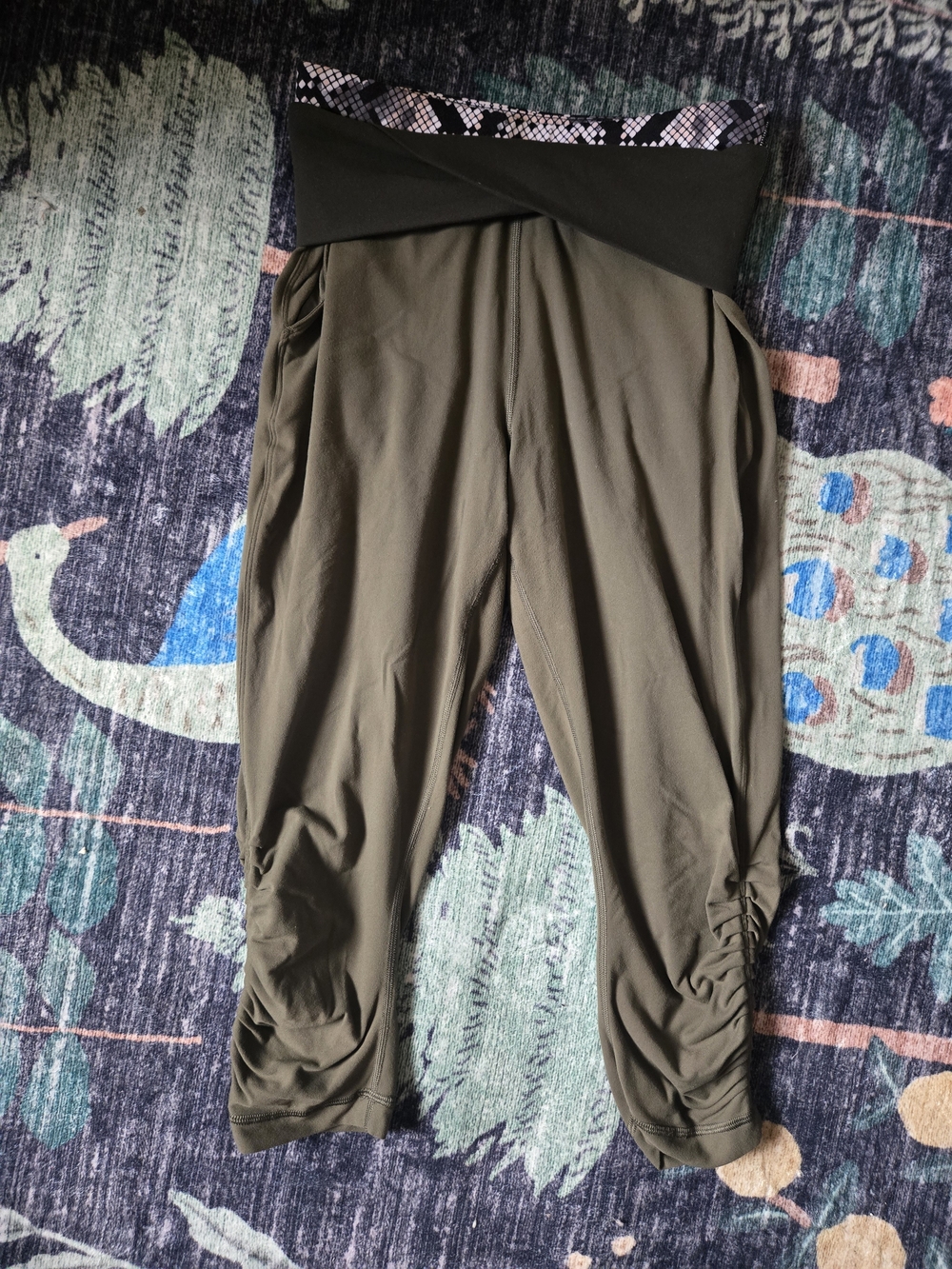 Lululemon Align™ Crossover Waist HR Jogger 25" Dark Olive/Snakeskin Size 4 Rare - Picture 8 of 9